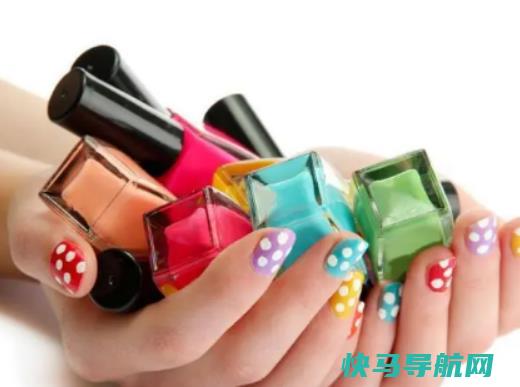 指甲油胶不用光疗机怎么干？免烤微胶指甲油需不需要用底油